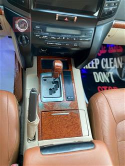 تۆیۆتا لاند کروزەر